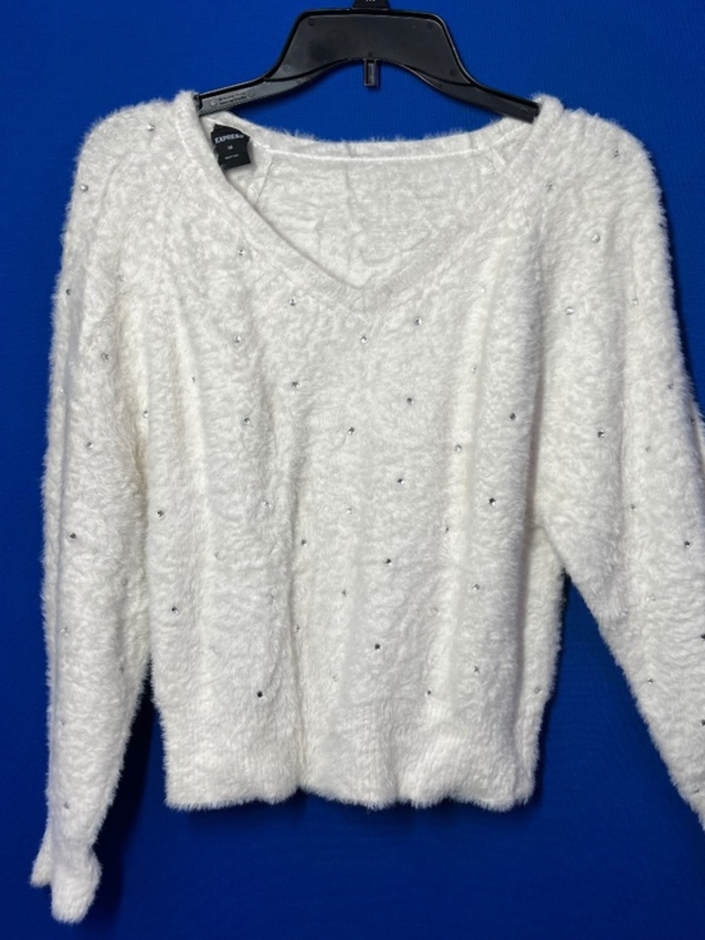 |•EXPRESS•| Super Soft White Stretch V-neck Sweater Rhinestones Size XS